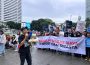 Juru bicara Koalisi Pendidikan Jakarta dan Indonesia yang Berkeadilan (KOPAJA) Ubaid Matraji, saat melakukan orasi di depan massa aksi JALAN SANTAI KAMPANYE #SEKOLAH BEBAS BIAYA, di kawasan CFD Bundaran HI, pada Minggu, 7 Juli 2024.